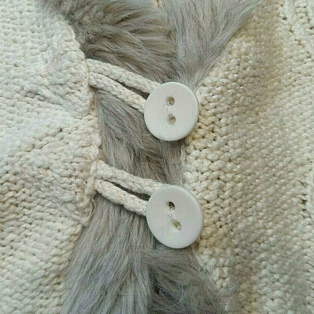 Old Navy Women's Hooded Sweater Vest Faux Fur Trim - Picture 3 of 6